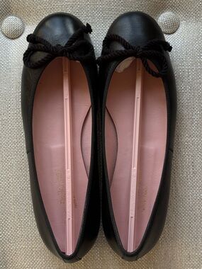 Pretty Ballerinas Black Leather Ballet Flats with Bow and Pink Insole
